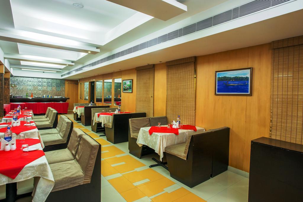 Pattom Royal Hotel Thiruvananthapuram Екстериор снимка